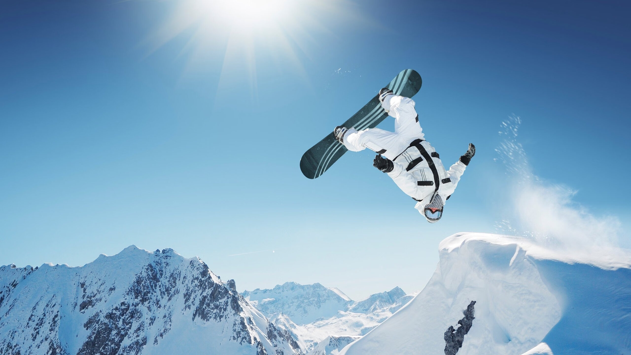 《直播平台经济：电竞赛事带动相关产业繁荣》，电竞直播平台如何盈利